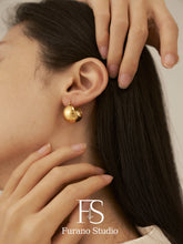 Load image into Gallery viewer, 18k gold round circle dangle earring
