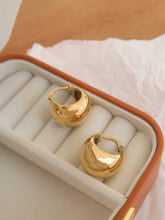 Load image into Gallery viewer, 18k gold round circle dangle earring
