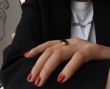 Load image into Gallery viewer, 18k gold black chunky ring
