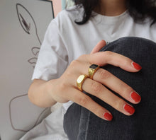 Load image into Gallery viewer, 18k gold black chunky ring
