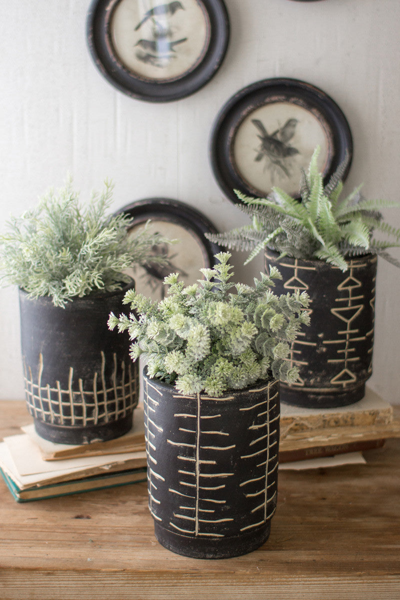 Black and White Clay Planters